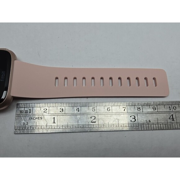 Fitbit Versa FB504 Smartwatch Fitness Heart Rate Bluetooth Activity W/ Charger - Picture 8 of 11